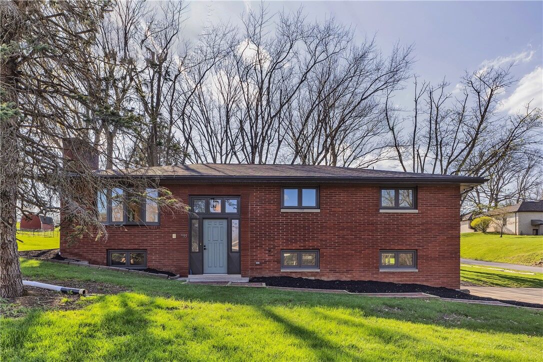 Property Photo:  395 Crescent Dr  PA 15301 