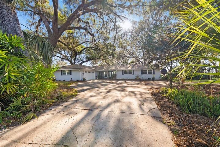 Property Photo:  85316 Avant Road  FL 32097 