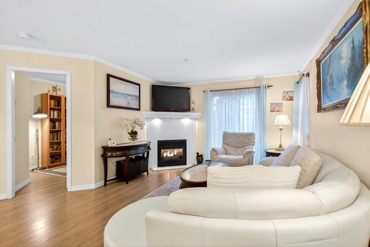 Property Photo:  123 Seventh Street 1  BC V3M 6Y2 