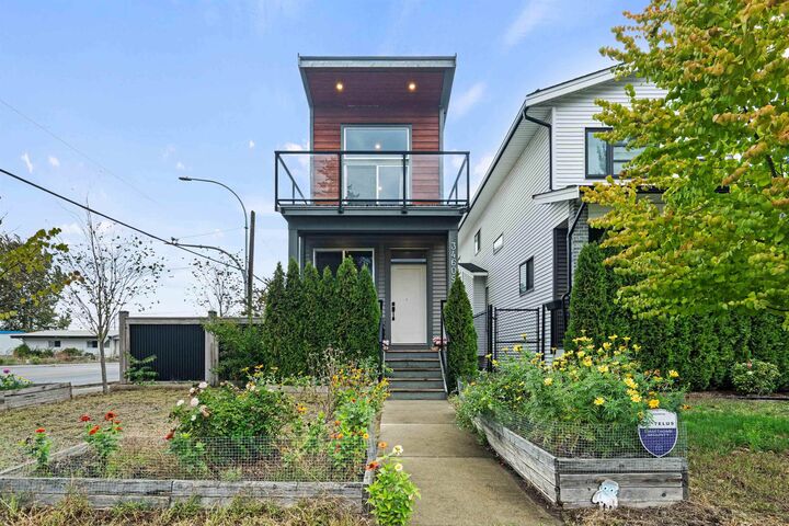 Property Photo: 34609 2 Avenue BC V2S 8C1