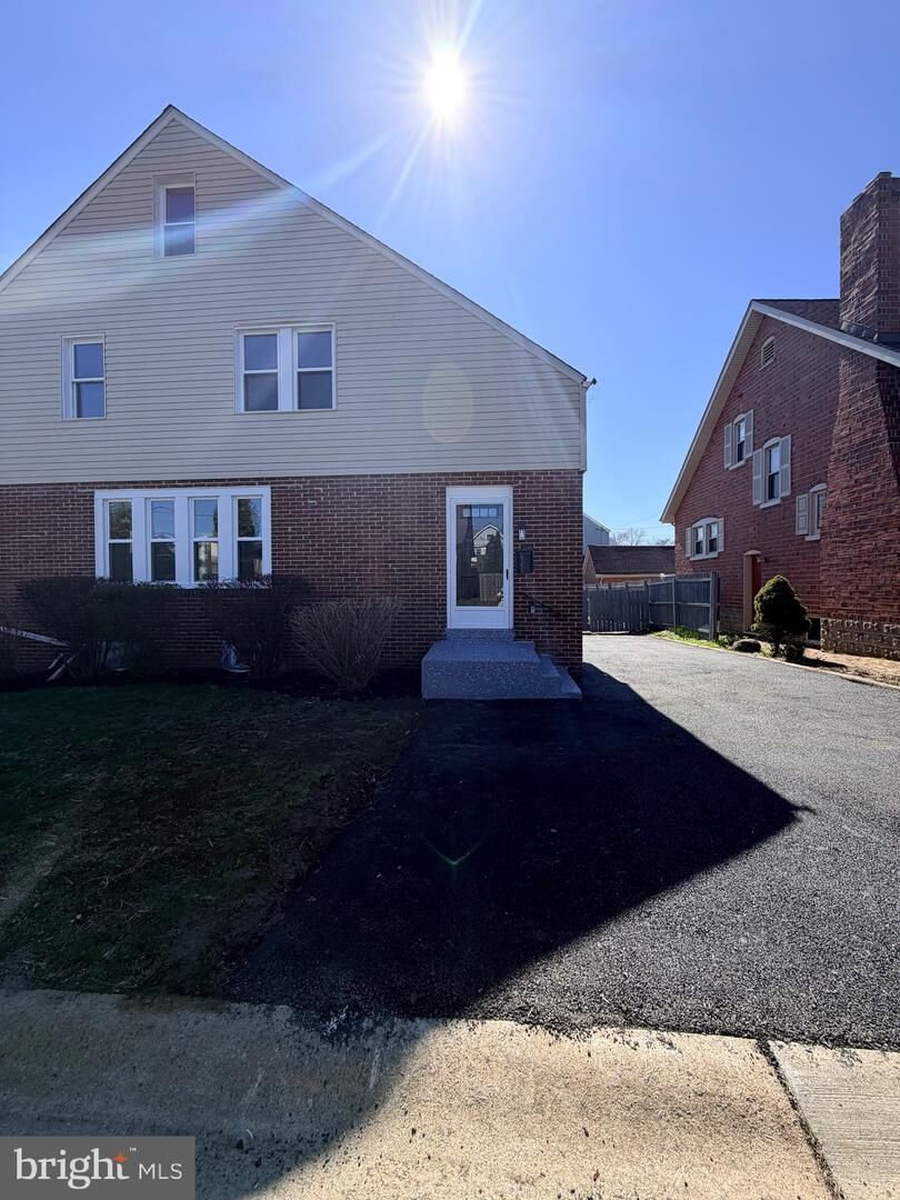 Property Photo:  402 Grove Avenue  DE 19809 