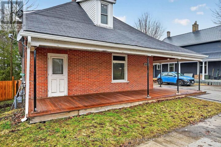 Property Photo: 804 Hunter Street ON K0L 1H0