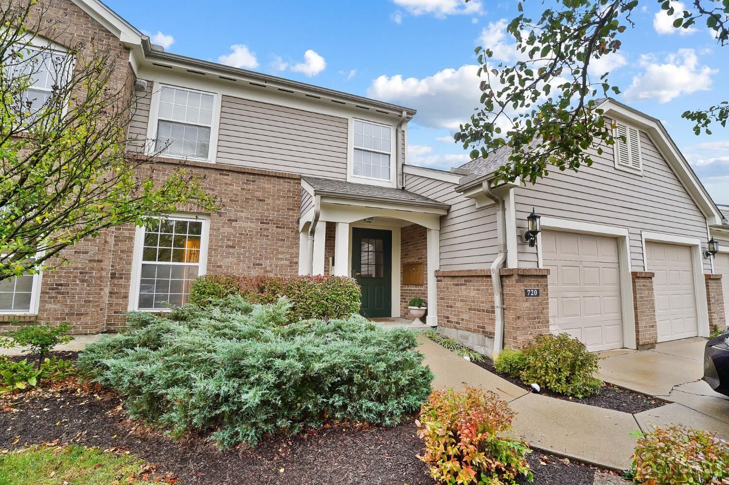 Property Photo:  720 Castlegate Lane  OH 45231 