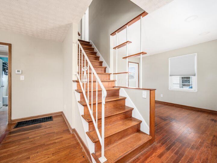 Property Photo: 1167 Duxberry Avenue OH 43211