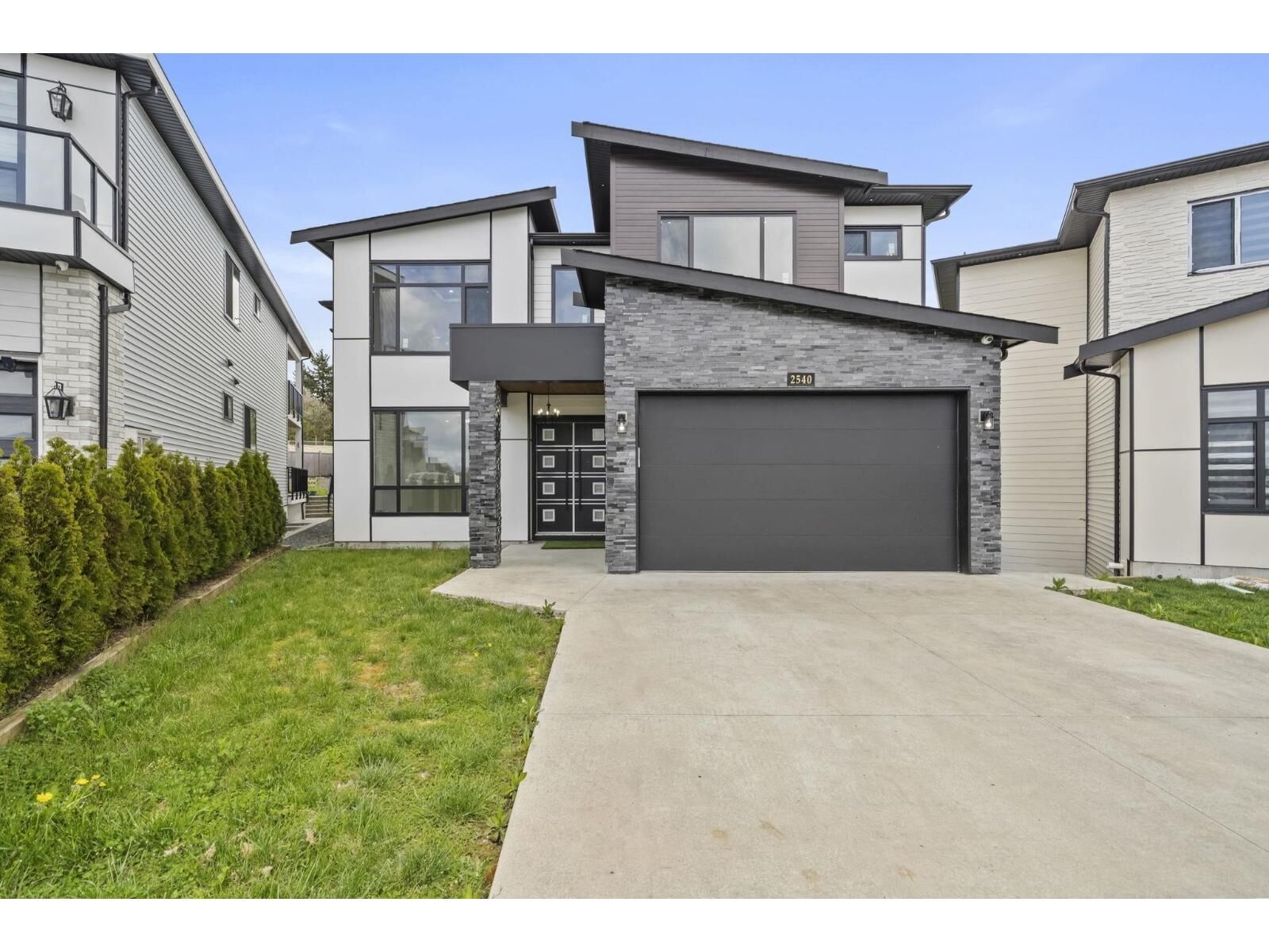 Property Photo:  2540 Terminal Court  BC V4X 1L9 