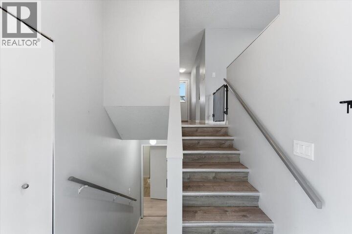 Property Photo:  330 27 Street Northeast  BC V1E 2A2 