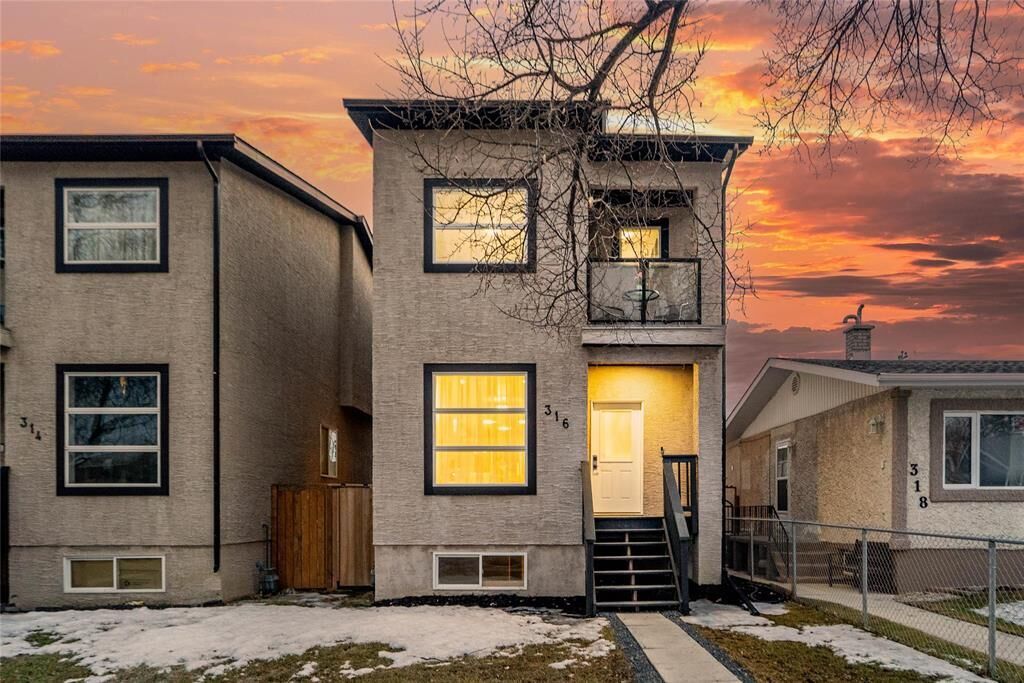 Property Photo:  316 Seven Oaks Avenue  MB R2V 0L3 