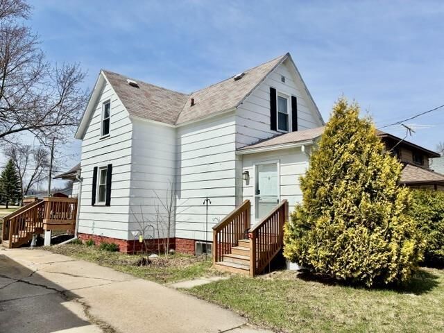 Property Photo:  804 South Peach Avenue  WI 54449 