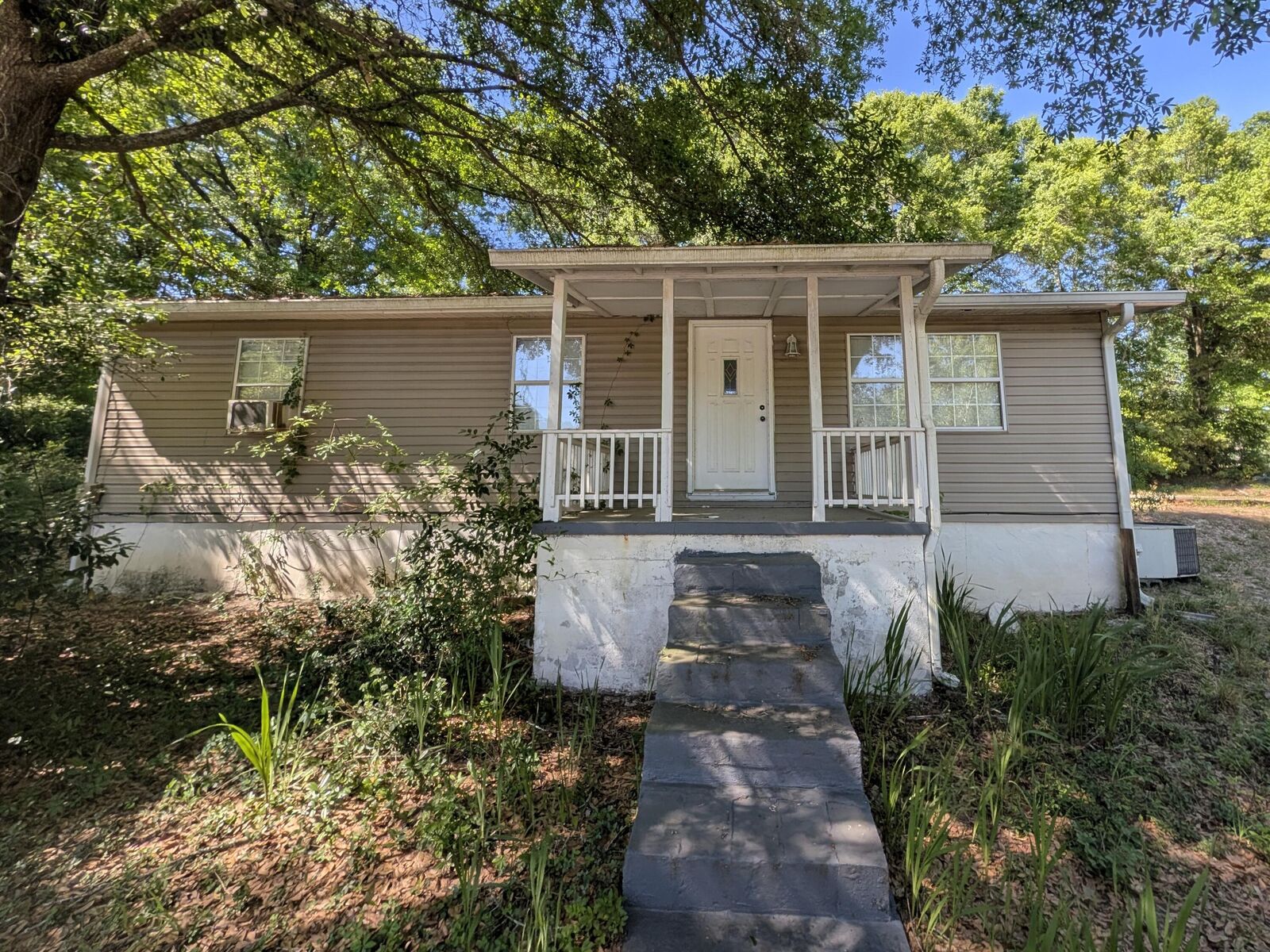 Property Photo: 552 Reed Avenue FL 32539