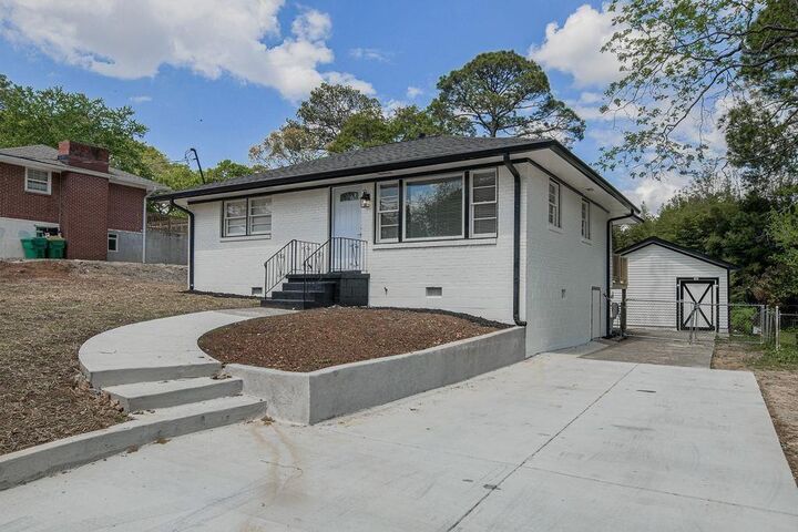 Property Photo:  1044 Rocksprings  GA 30297 