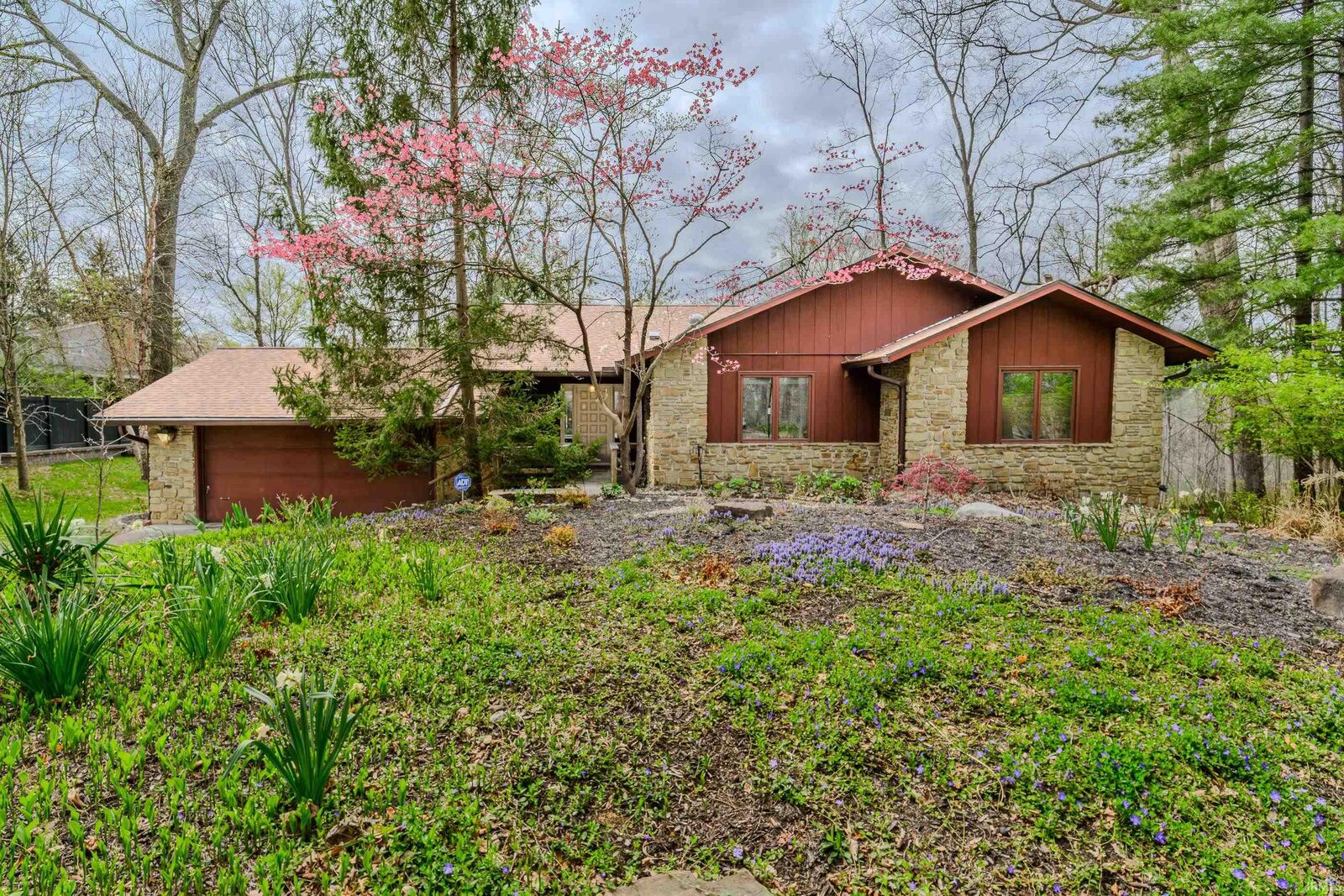 Property Photo:  2622 E Spicewood Court  IN 47401-4340 