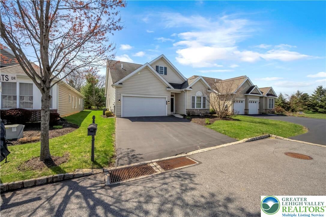Property Photo:  5351 Presidents Drive  PA 18017 