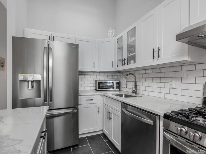 Property Photo: 1434 Outlook Avenue 3 NY 10465