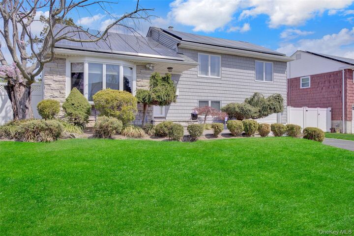 Property Photo:  16 Amherst Drive  NY 11758 