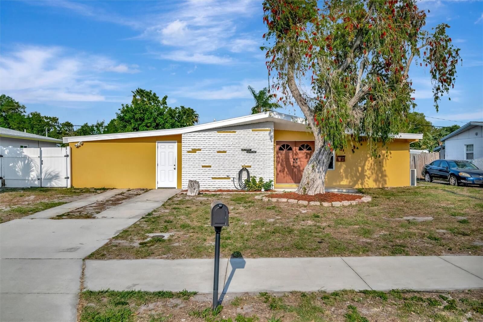 Property Photo: 6607 Georgia Avenue FL 34207