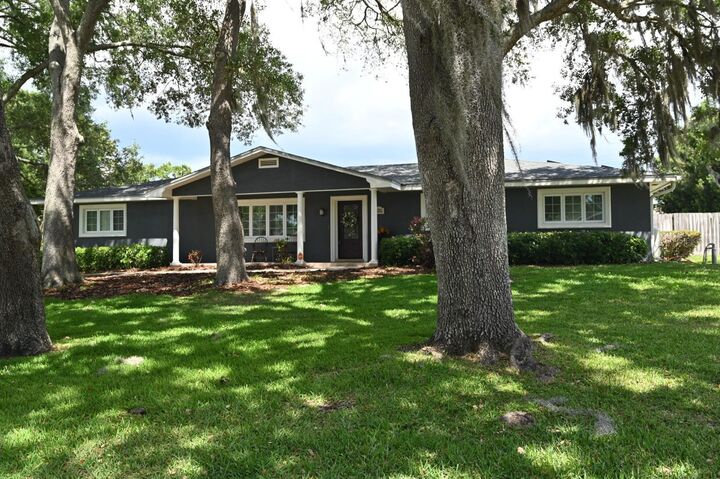 Property Photo:  1311 Estatewood Drive  FL 33510 