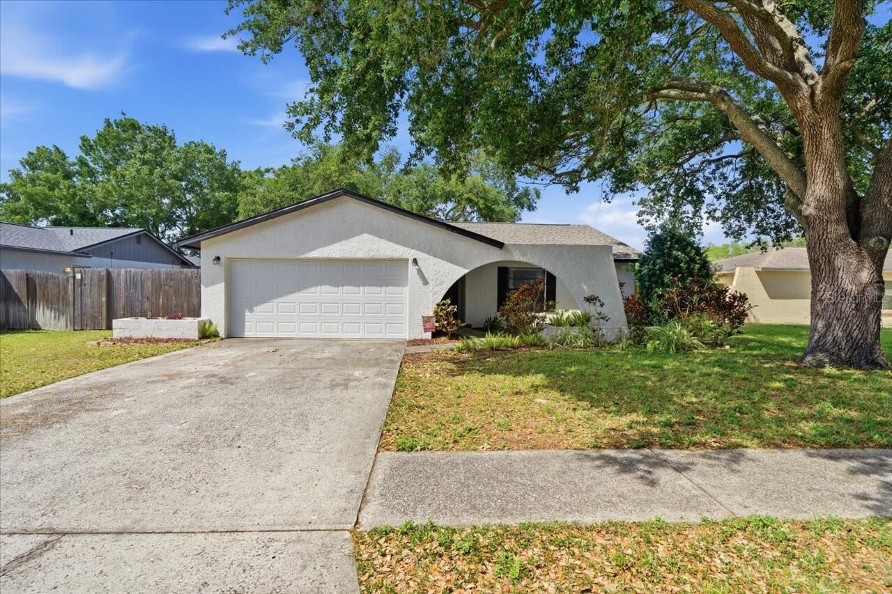 Property Photo:  5405 Stork Court  FL 33625 
