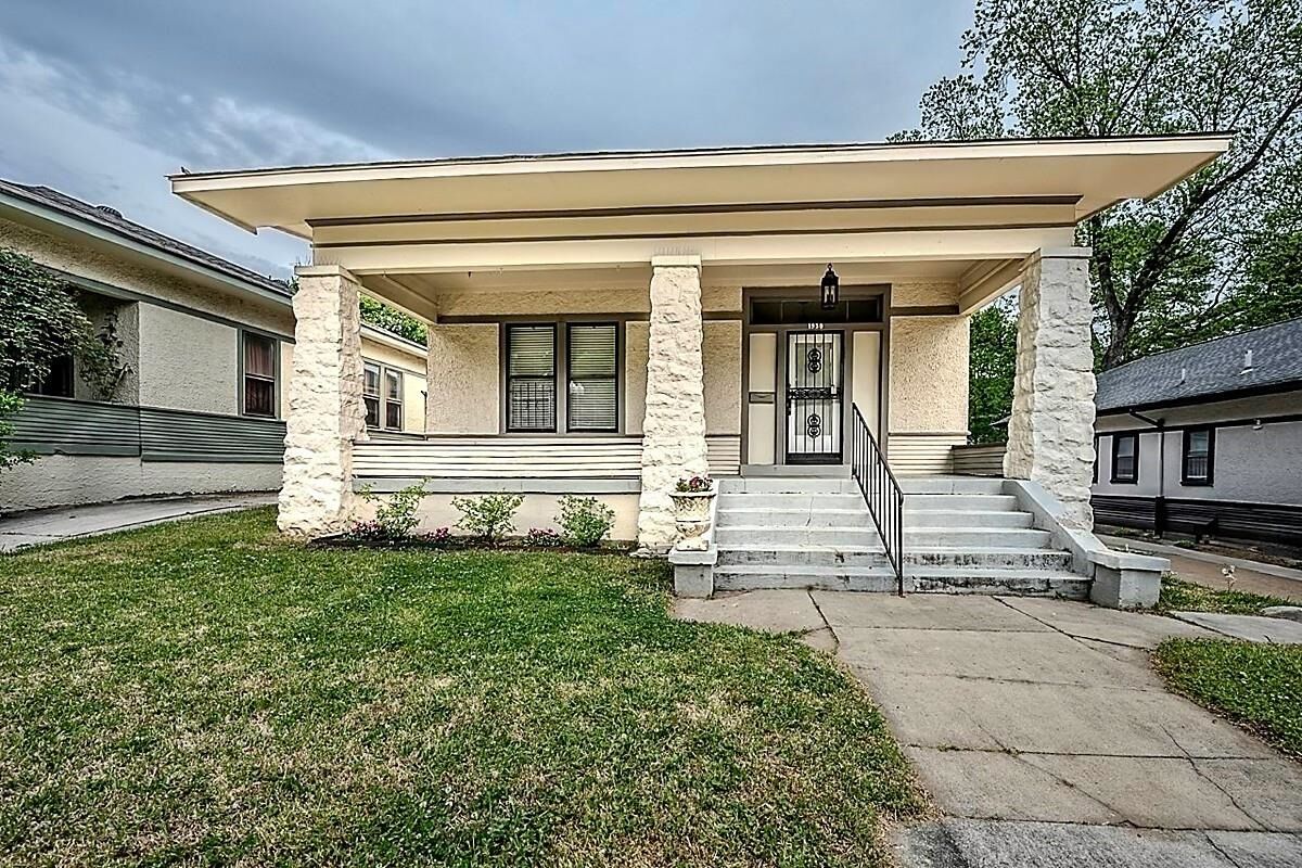 Property Photo:  1930 Walker Ave  TN 38104 