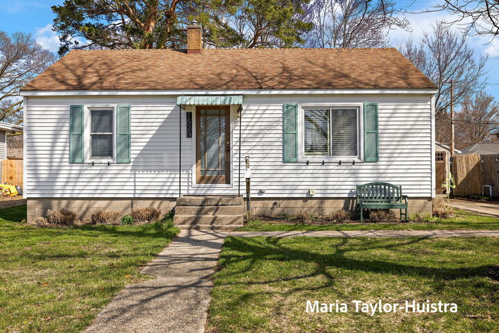 Property Photo:  1525 Grant Avenue  MI 49417 