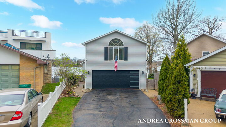 Property Photo:  567 Breezy Bluff Street  MI 49015 
