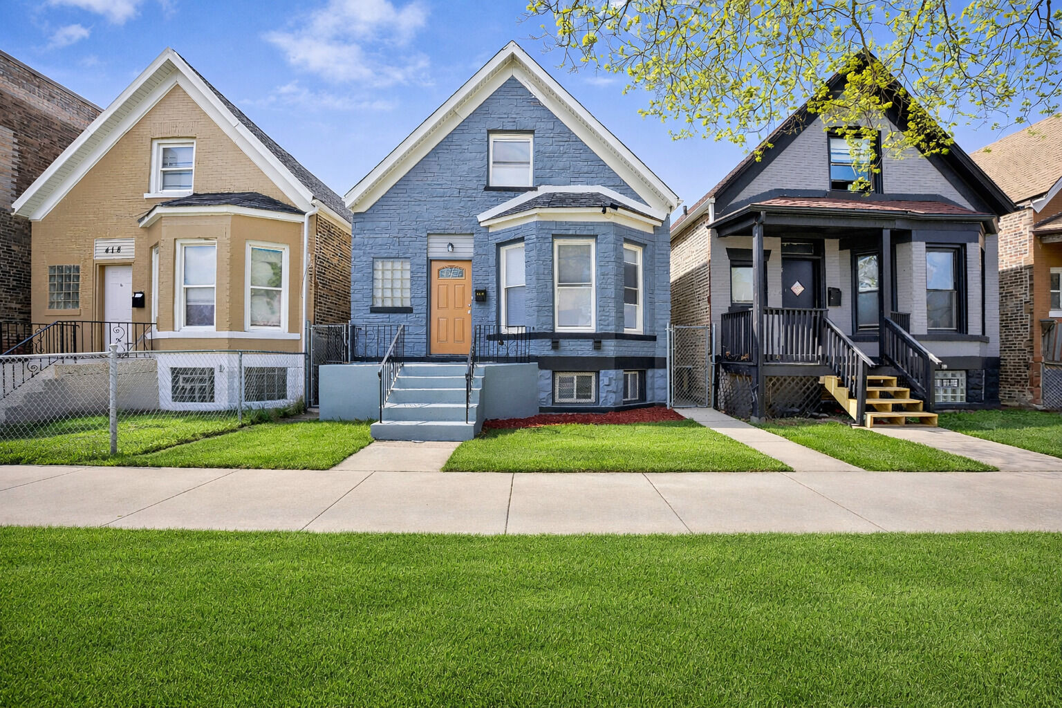 Property Photo:  420 N Saint Louis Avenue  IL 60624 