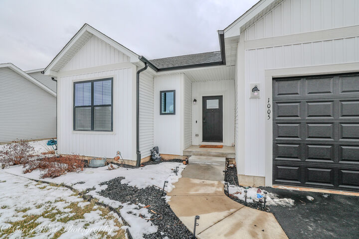 Property Photo:  1005 Joel Lane  IL 60135 