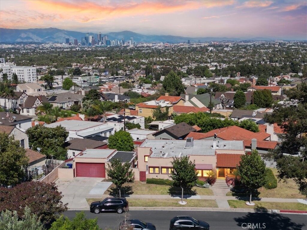 Property Photo:  4930 Chesley  CA 90043 