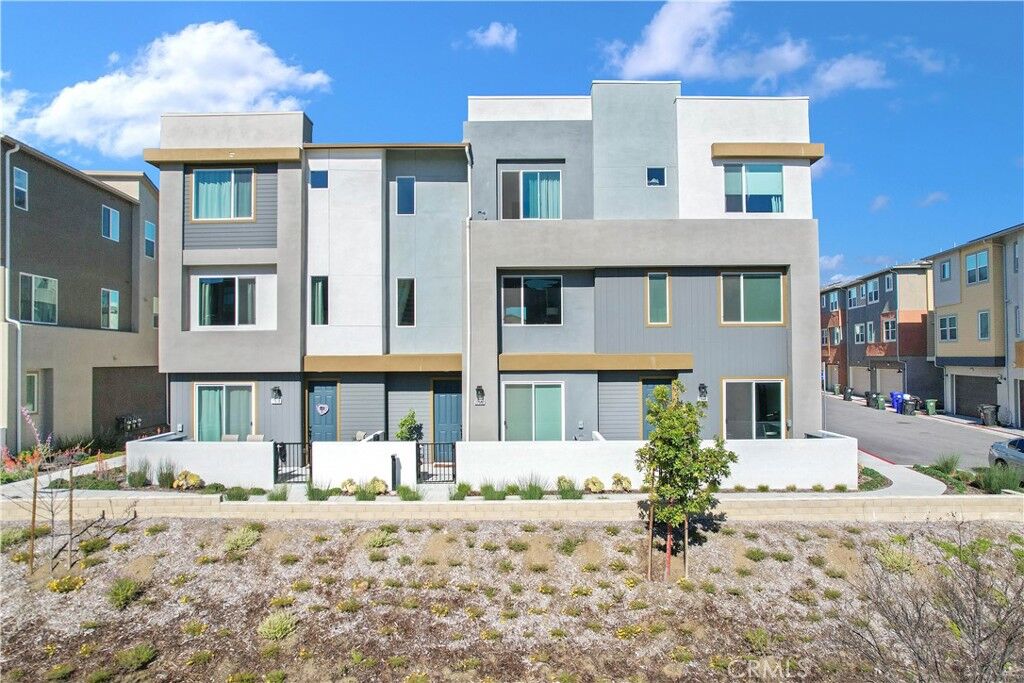 Property Photo:  27582 Manzanita  CA 91381 