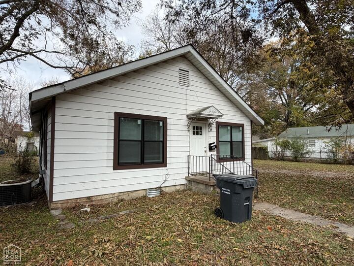 Property Photo:  1412 W Monroe Avenue  AR 72401 