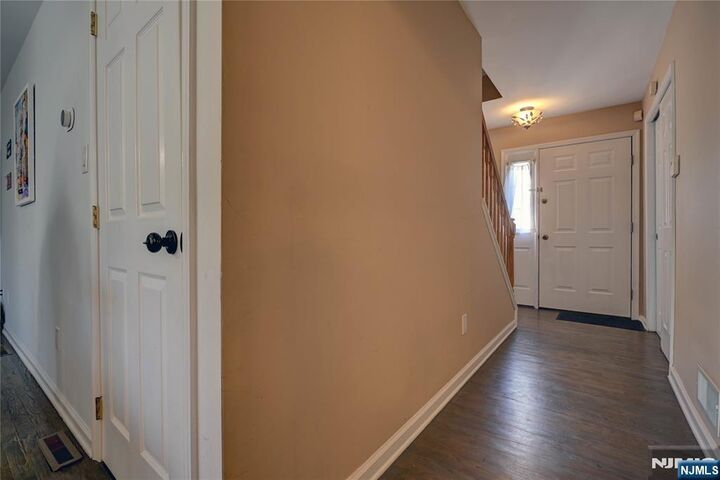 Property Photo:  31 Ashwood Avenue  NJ 07901 