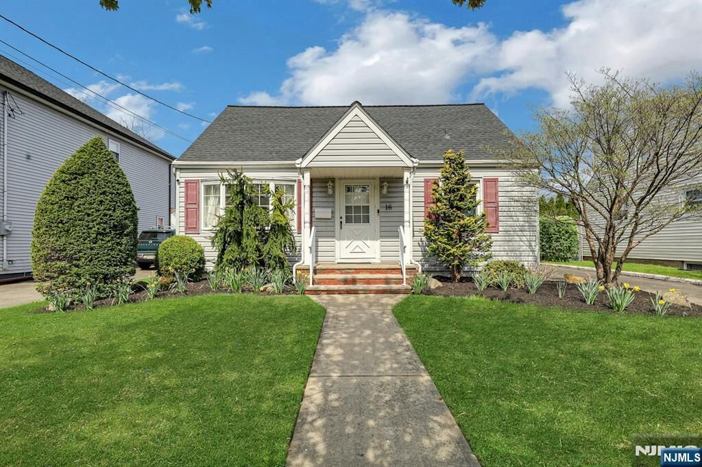 Property Photo:  16 Maple Hill Road  NJ 07013 