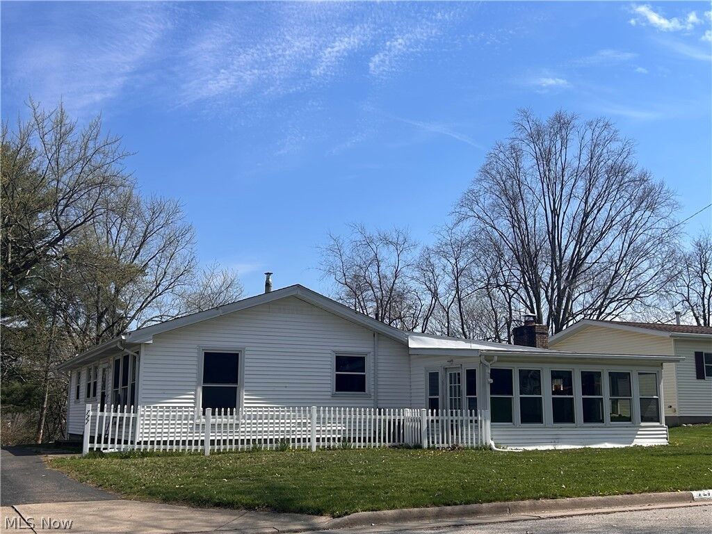 Property Photo:  727 Circle Hill Road SE  OH 44720 