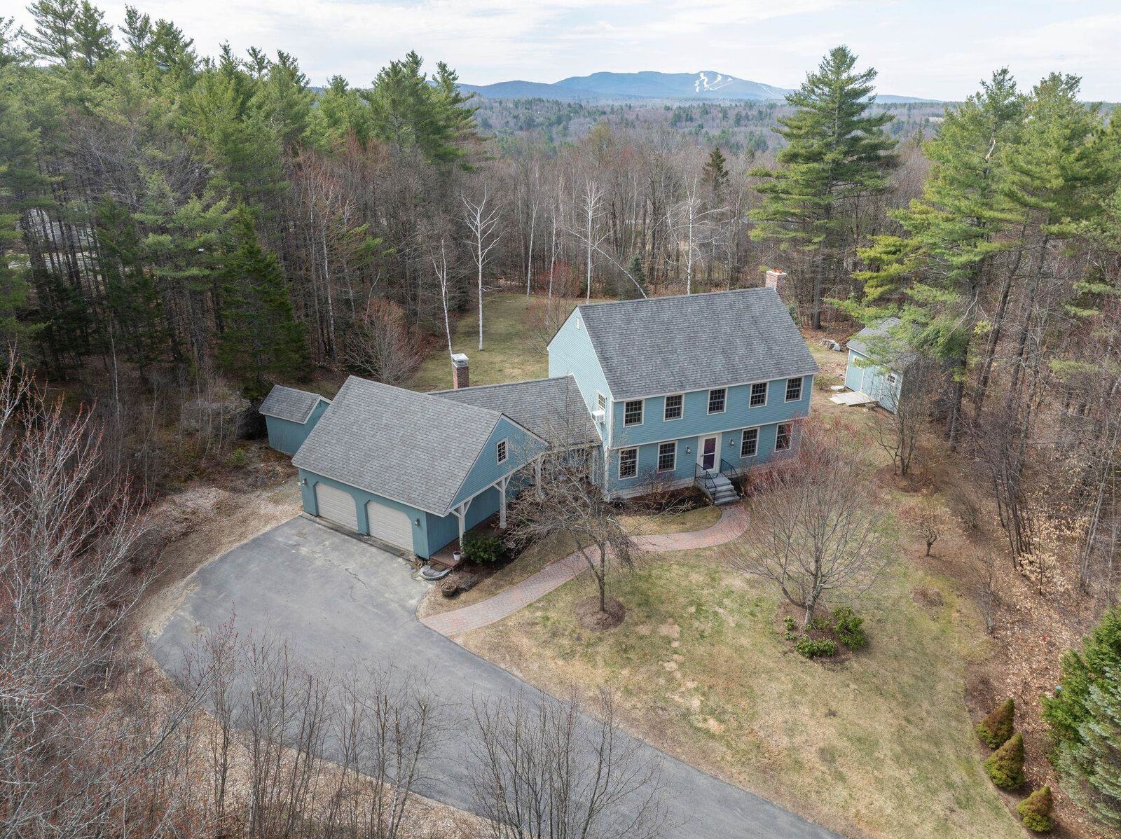 Property Photo:  43 Woodland Trace  NH 03257 