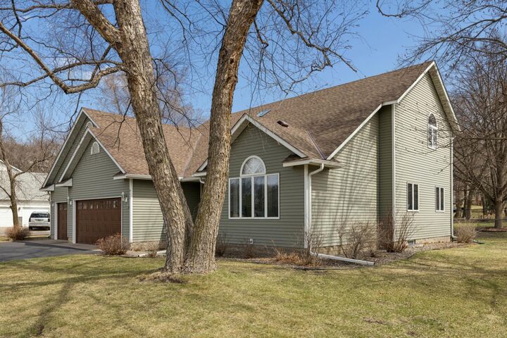 Property Photo:  912 10th Avenue N  MN 56377 