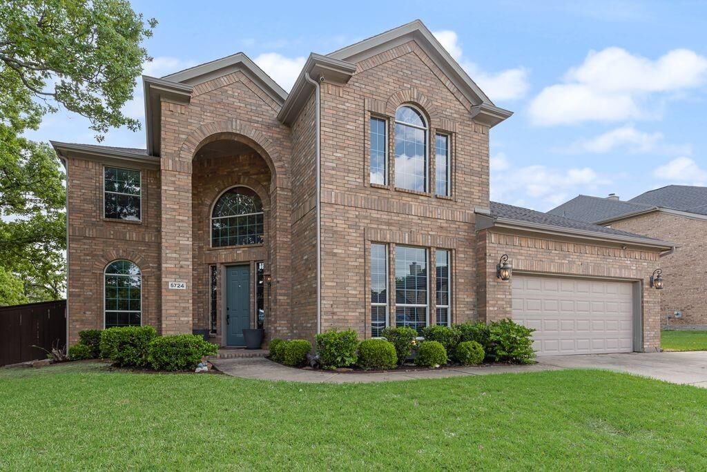 Property Photo:  5724 Almond Lane  TX 76244 