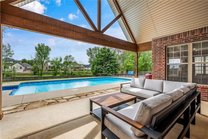 Property Photo: 915 King Arthur Drive AR 72762