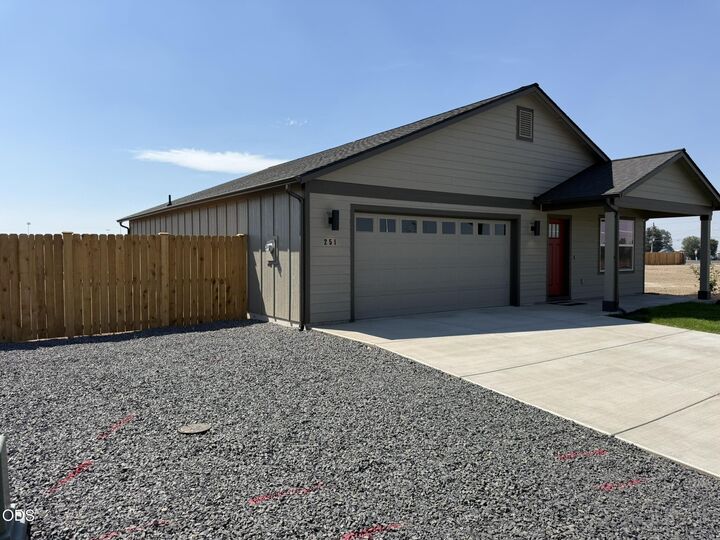 Property Photo: 251 SE Peppermint Loop 6 OR 97734