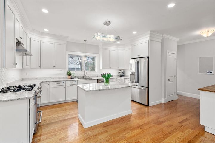 Property Photo:  198 Lowell St 1  MA 02453 