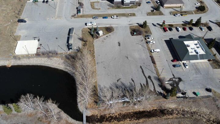 Property Photo:  1511 13 Avenue SE  AB T1V 1B1 