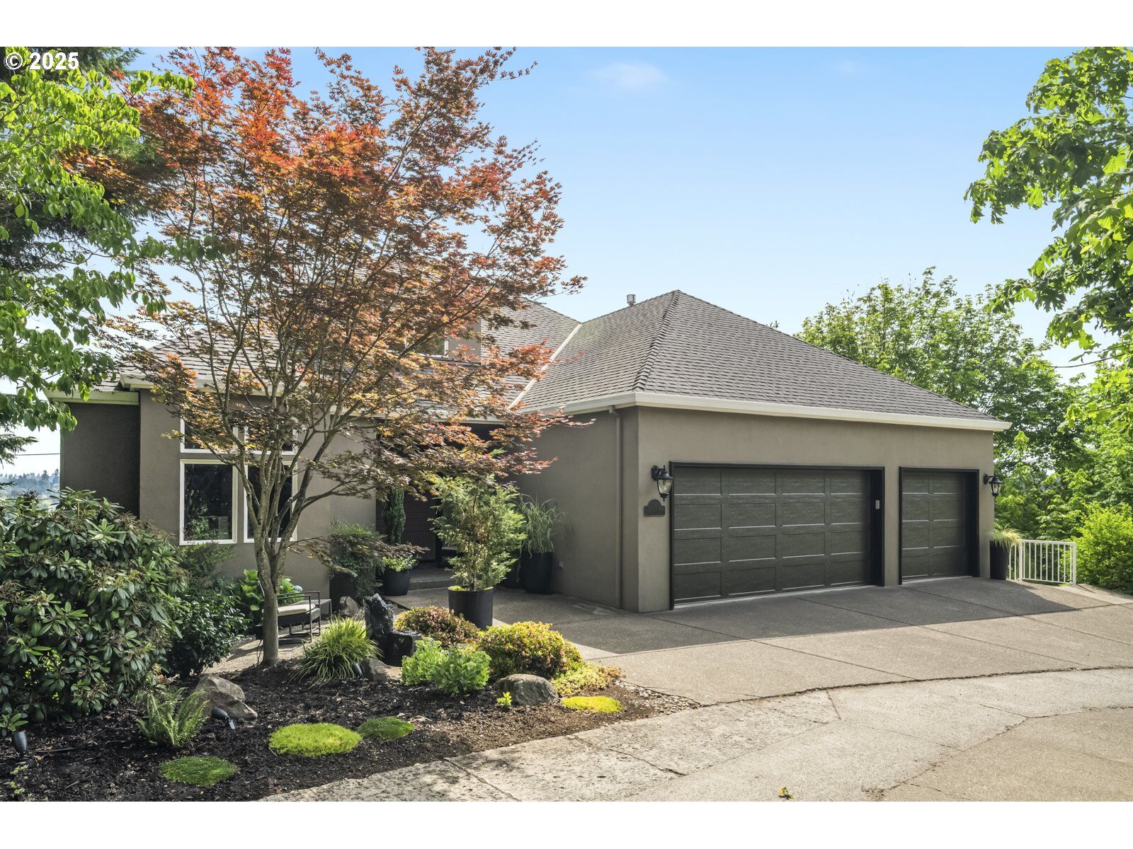 Property Photo:  7568 S Laview Dr  OR 97219 