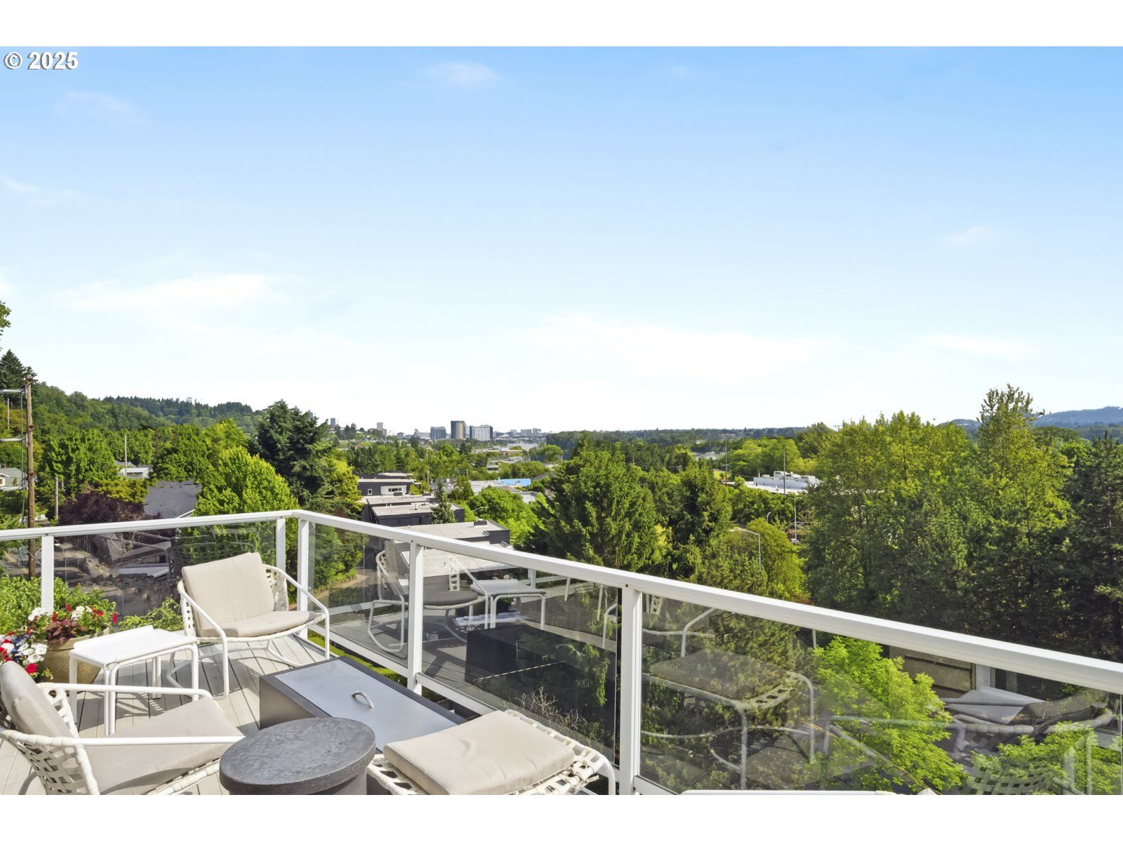 Property Photo:  7568 S Laview Dr  OR 97219 