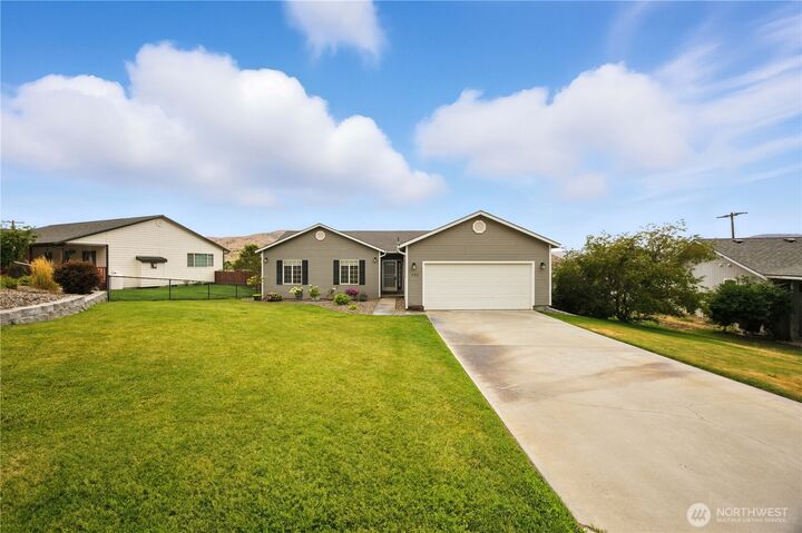 Property Photo: 121 Pryor Drive WA 98846