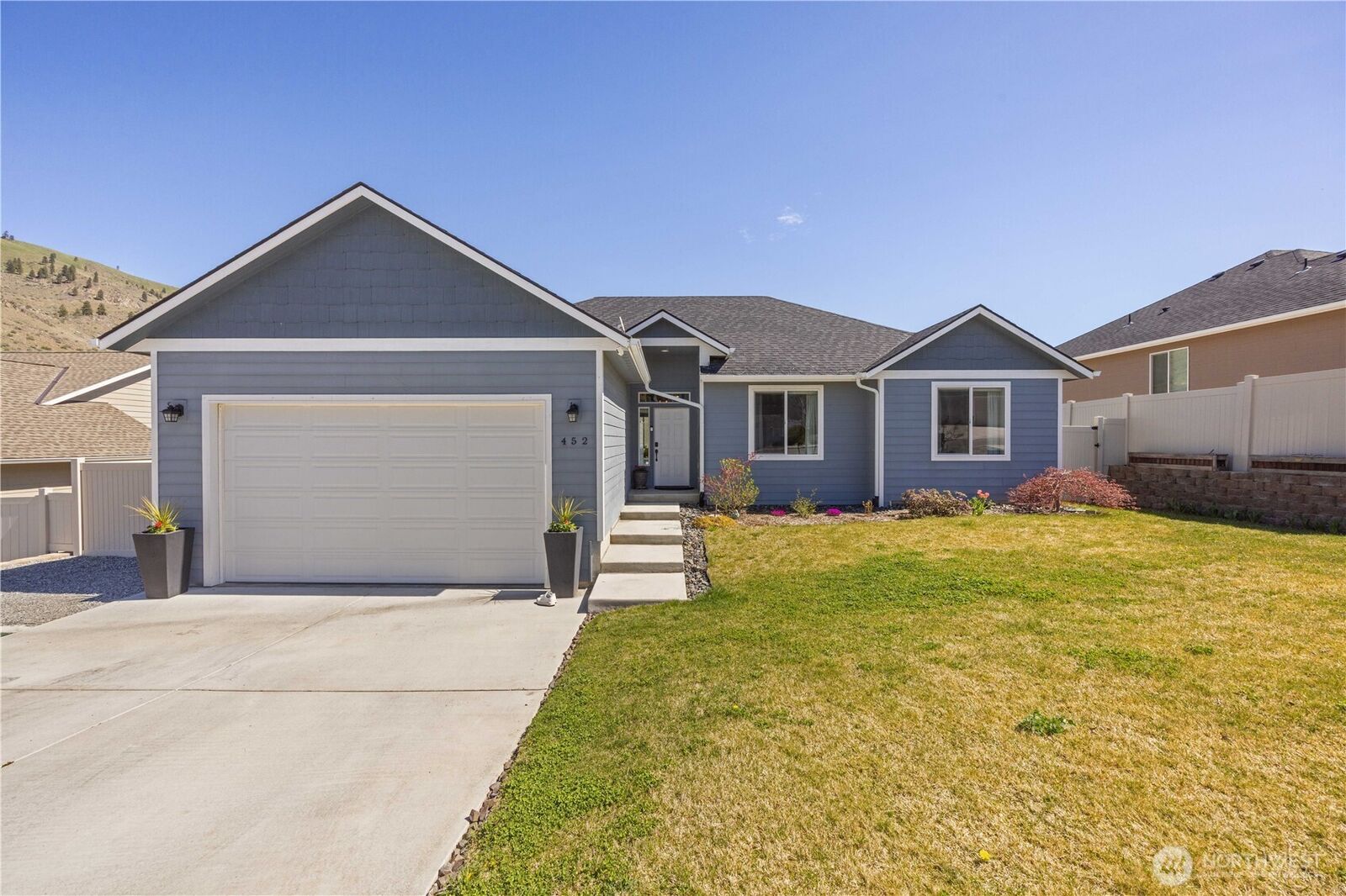 Property Photo: 452 Spring View Place WA 98816