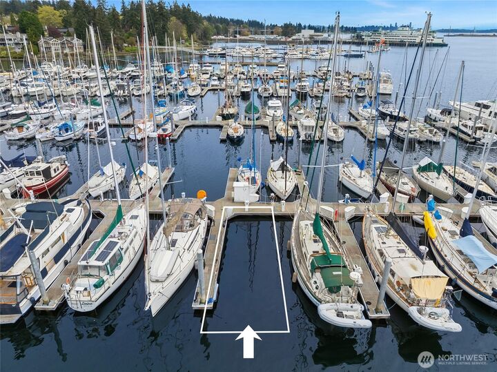 Property Photo: 141 Parfitt Way SW D-20 WA 98110