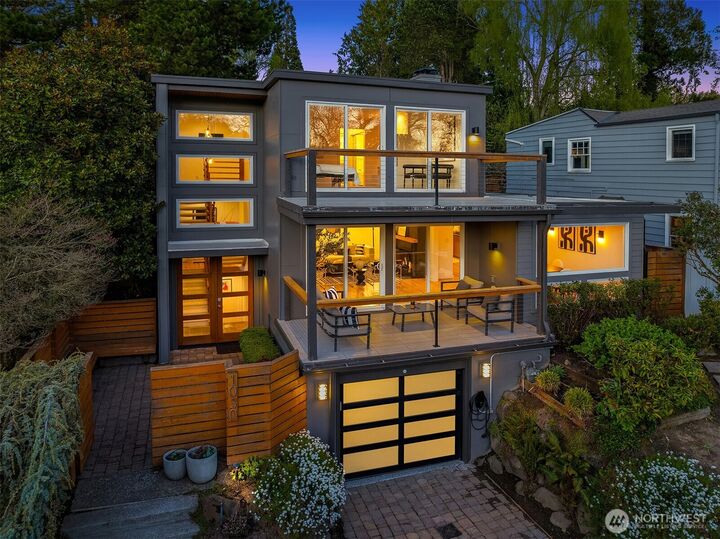 Property Photo:  1030  Washington Place E  WA 98112 