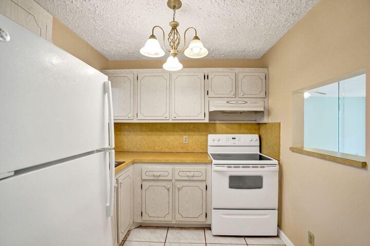 Property Photo:  9460 Sunrise Lakes Boulevard 106  FL 33322 