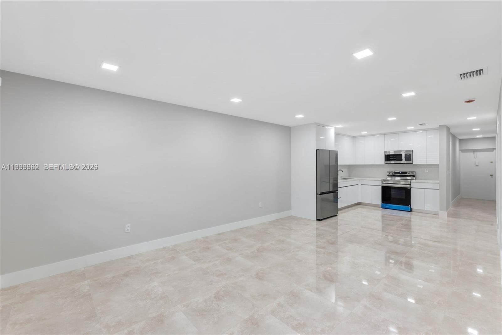 Property Photo: 15685 SW 82nd Cir Ln 28 FL 33193