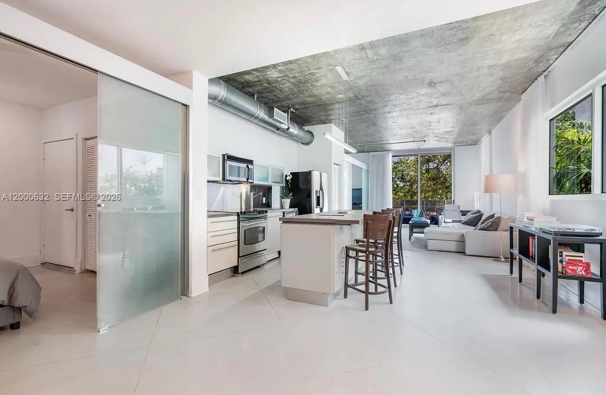 Property Photo:  1700 Meridian Ave 208  FL 33139 