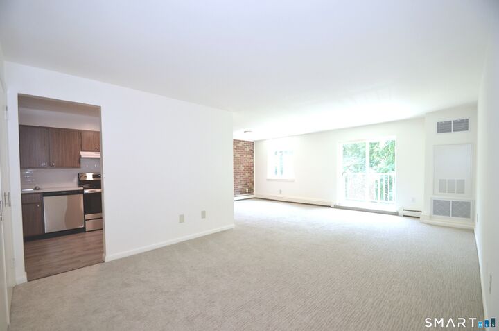 Property Photo:  3900 Park Avenue 4L  CT 06604 