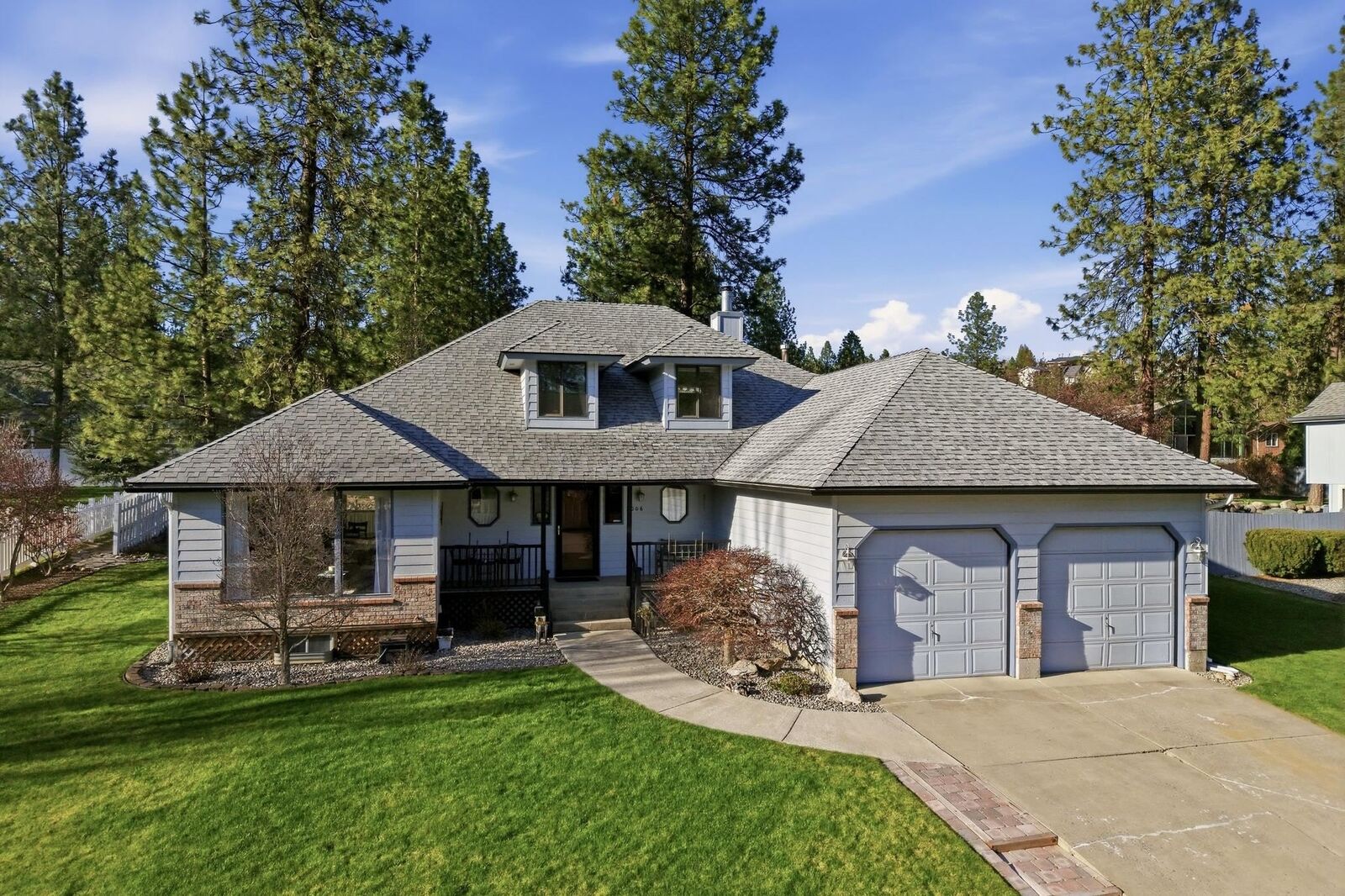 Property Photo: 2006 W Wedgewood Ave WA 99208